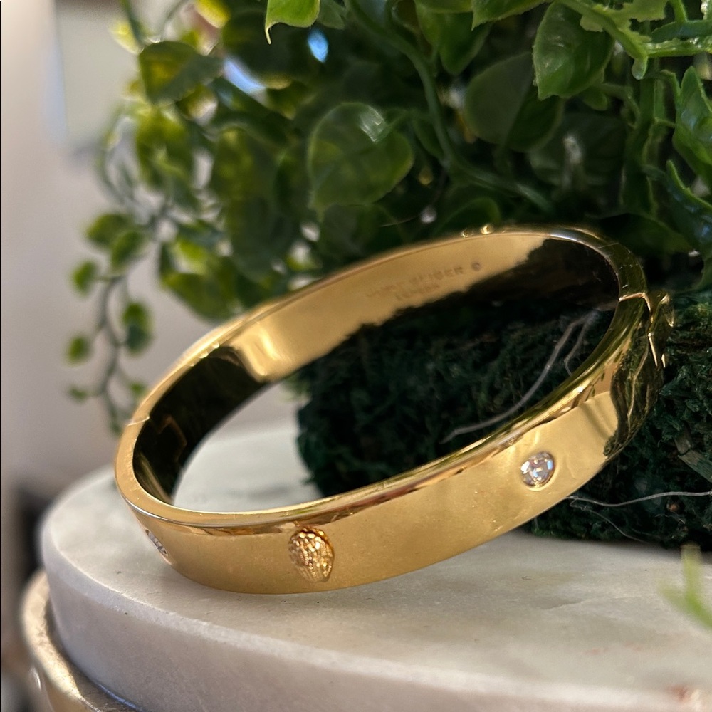 Elegant Gold Bracelet with Crystal Accents